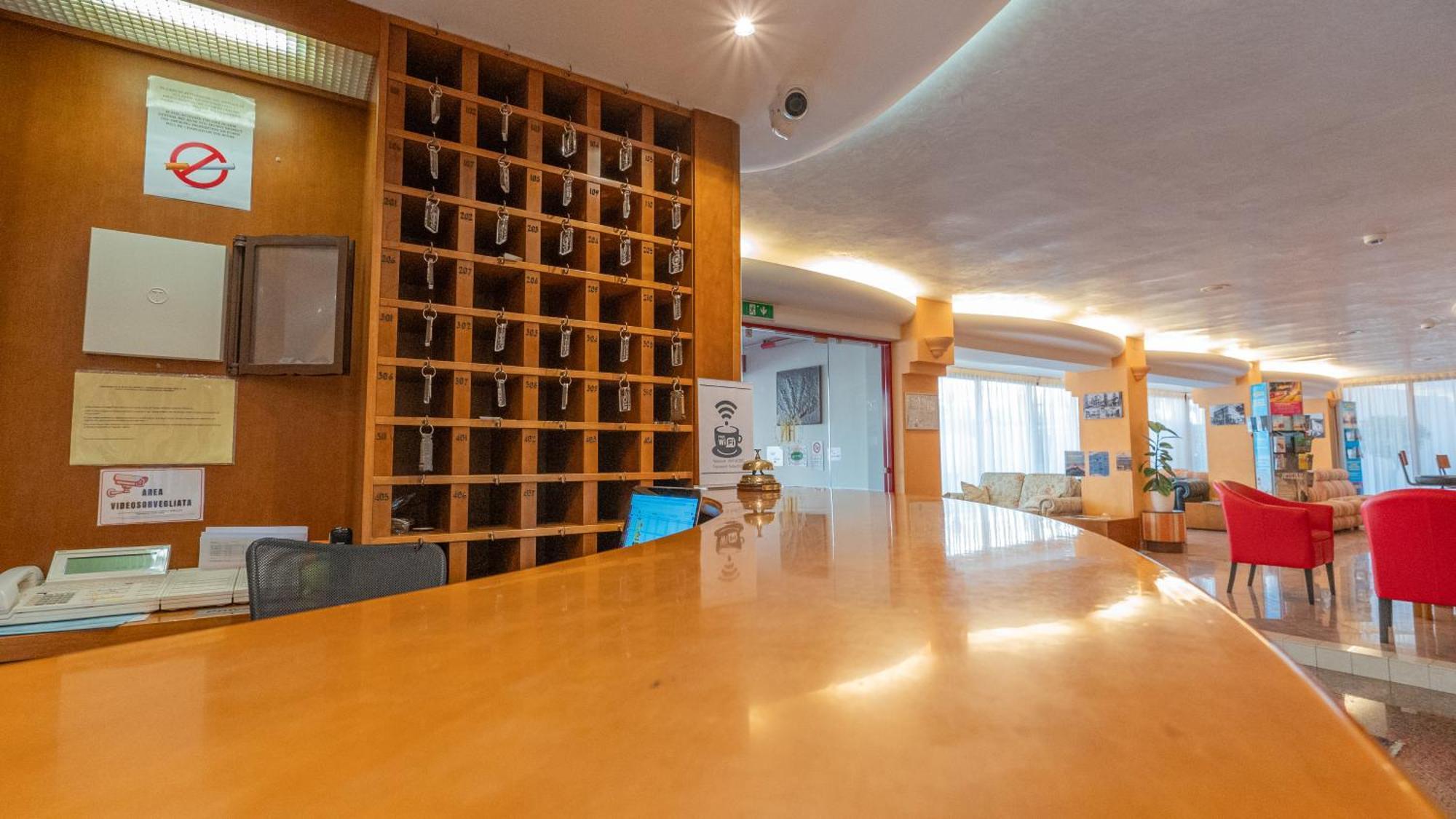 Hotel Nobel Rimini Exterior foto